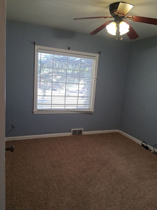 Building Photo - Charming University Area 3 Bedroom Home