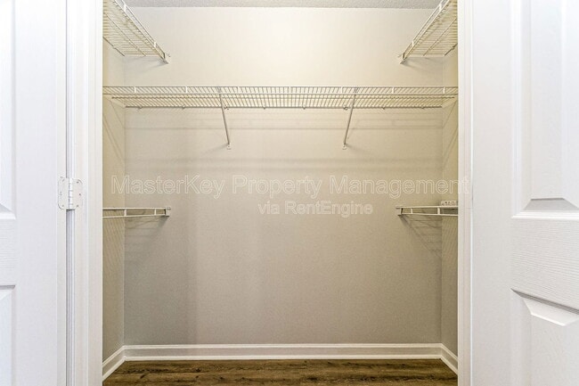 Building Photo - 112 Burt St