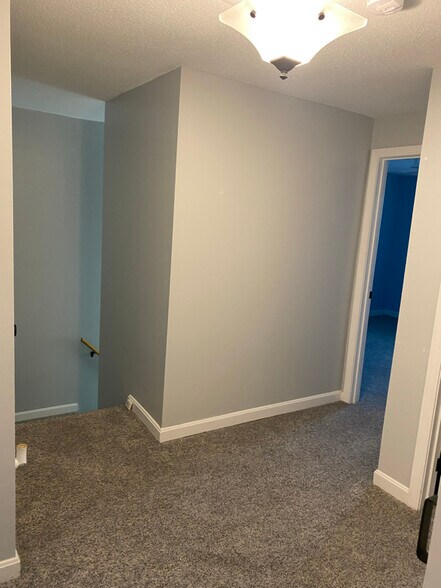 Building Photo - 105 Elmwood Dr