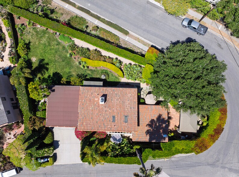 Building Photo - 122 Skyline Cir