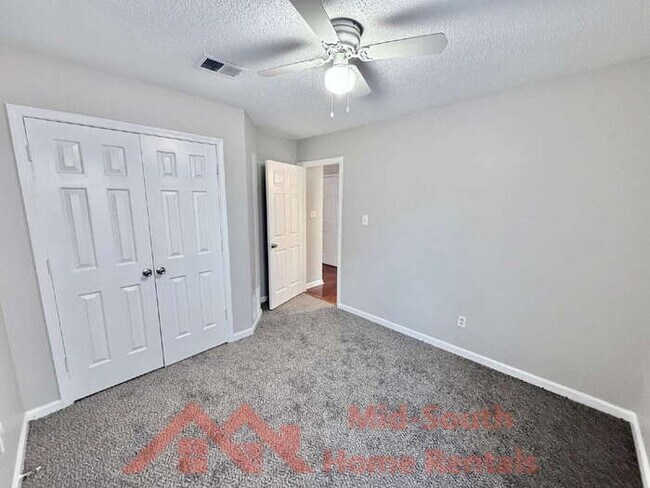 Building Photo - 5827 Hickory Nutt Ln