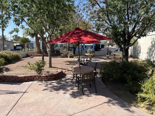 Building Photo - 5303 E Twain Ave