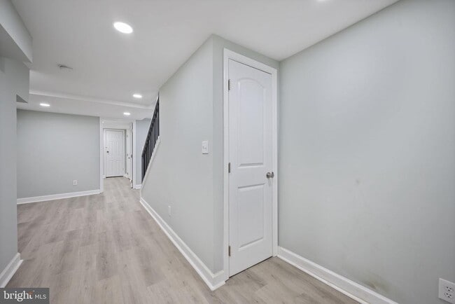 Building Photo - 328 S Macon St.