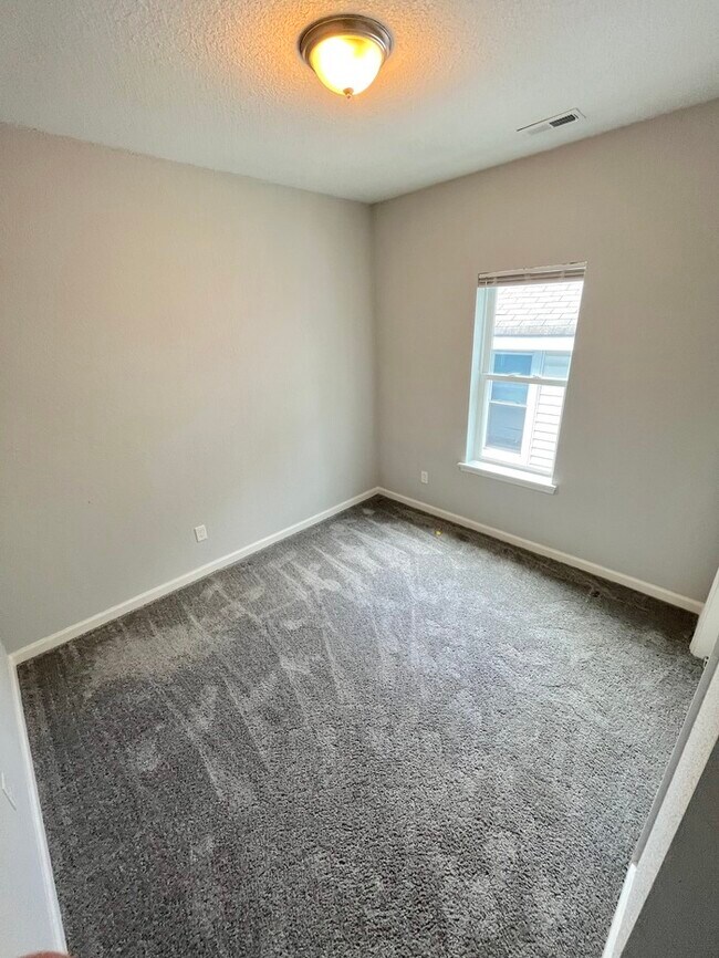 Building Photo - COME MEET YOUR NEW HOME! BRAND NEW & UPDATED!