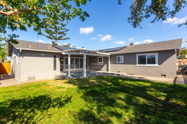 Building Photo - GORGEOUS Remodeled and Upgraded Beautiful ...