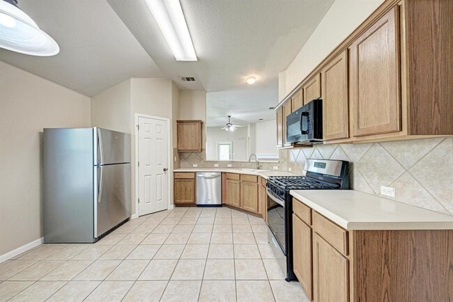 Building Photo - 18613 White Water Cove