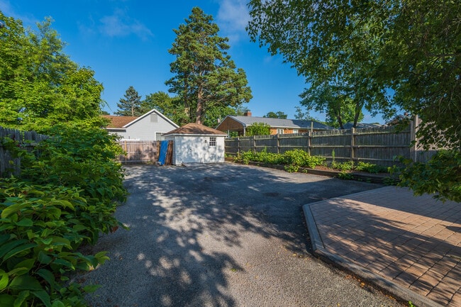 Building Photo - 137A Kingstown Rd