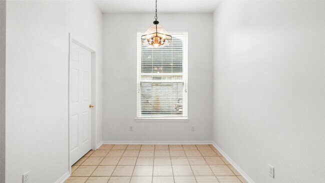 Building Photo - 20910 Deauville Dr