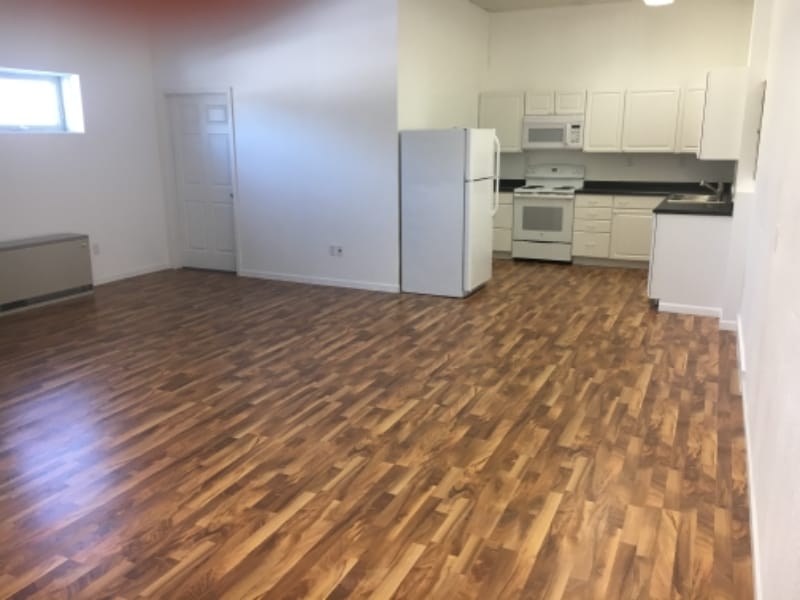 Building Photo - 208 Center St