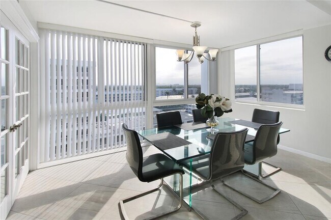 Building Photo - 3100 NE 49th St