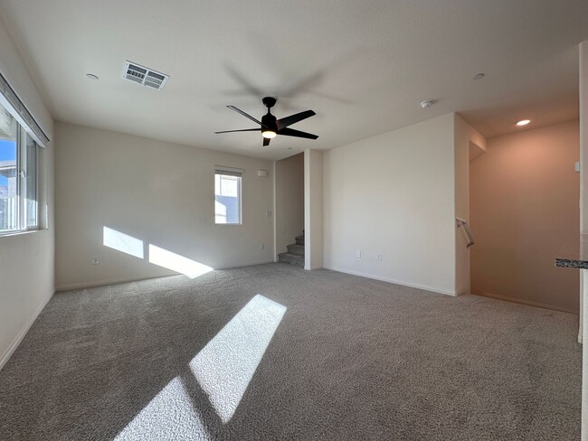 Building Photo - CONTEMPORARY TOWNHOUSE WITH AMENITIES AND ...