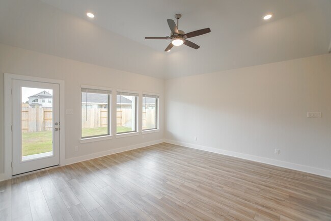 Building Photo - 10614 Whitejacket