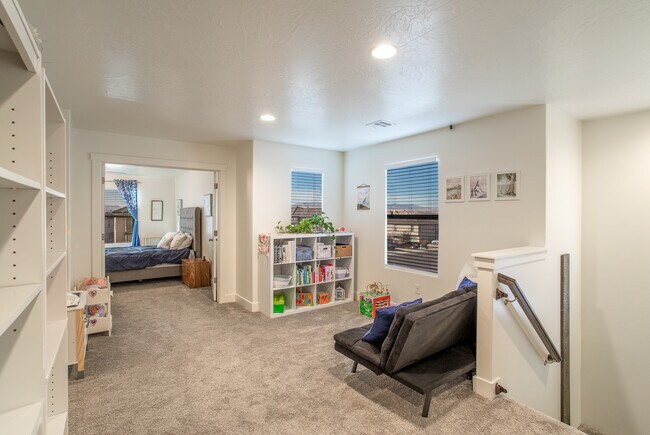 Family Room / Loft - 6119 S Zelda Dr