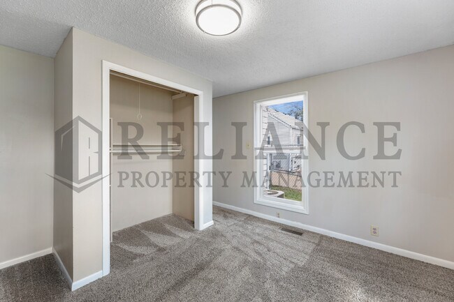 Building Photo - 1112 S Martinson Ave
