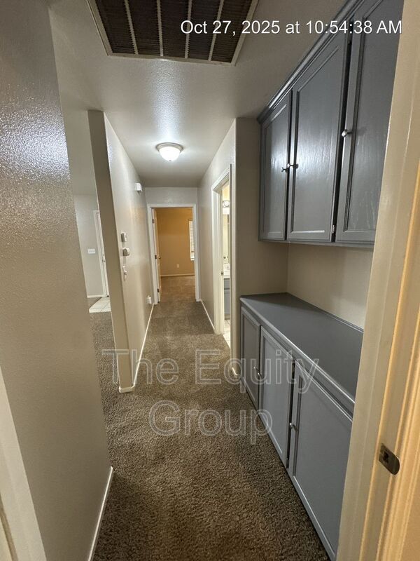 Building Photo - 2752 W Oriole Ave