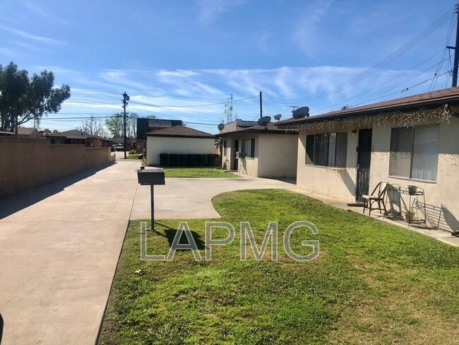 Building Photo - 8545-8549 Rose St.