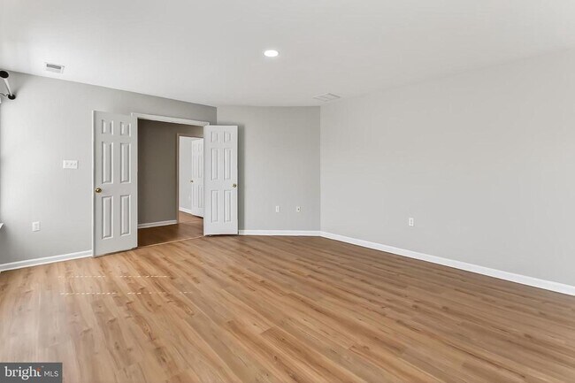 Building Photo - 2410 Dakota Lakes Dr