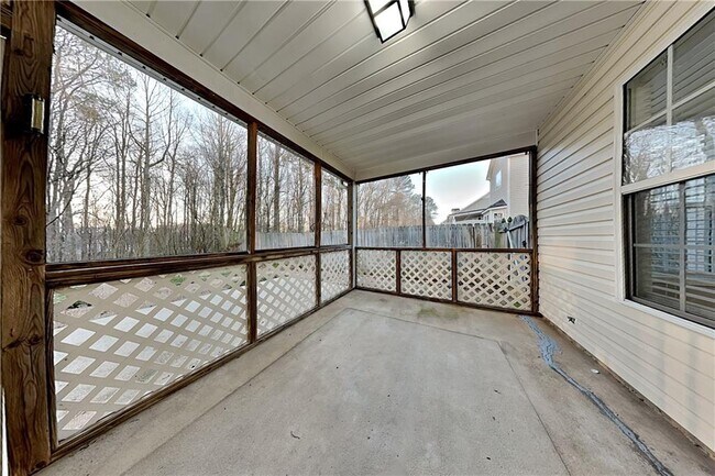 Building Photo - 230 Lake Valley Dr SW