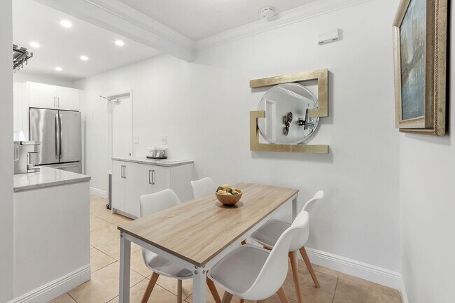 Building Photo - 2424 SE 17th St