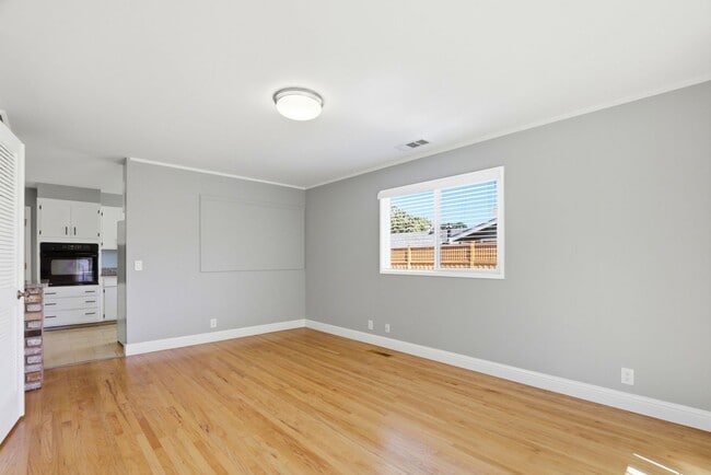 Building Photo - Wow! What a Great Home! Available Now!