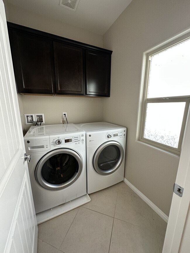 Building Photo - 9417 Sand Tiger Ave