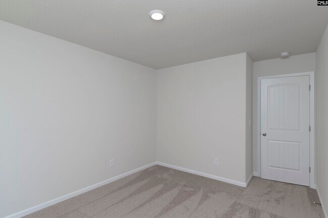 Building Photo - 807 Red Berry Ln