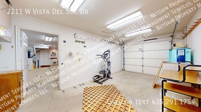 Building Photo - 2211 W Vista Del Sol Dr