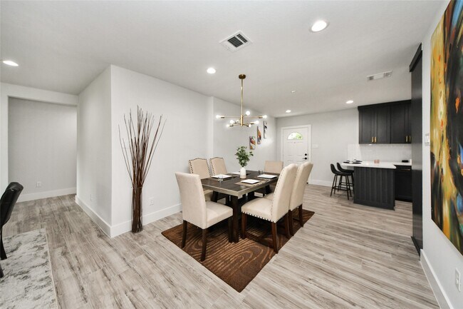 Building Photo - 3630 Alsace St