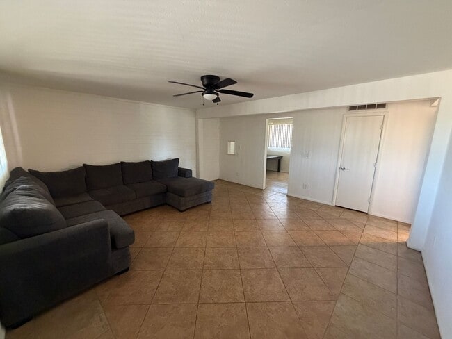 Building Photo - MOVE IN SPECIAL!  2 Bedroom 2 Bath Condominium in Great Location