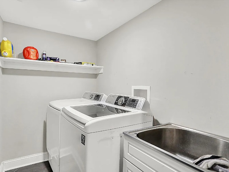 Building Photo - 1641 Iowa St