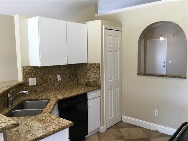 Building Photo - 10122 Richardson Ct