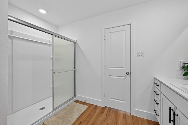 Building Photo - 27615 Village Cir Dr