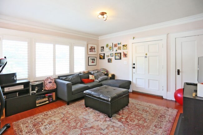 Building Photo - OPEN HOUSE: Sunday (6/8) 3-4pm. 2BR/1BA si...