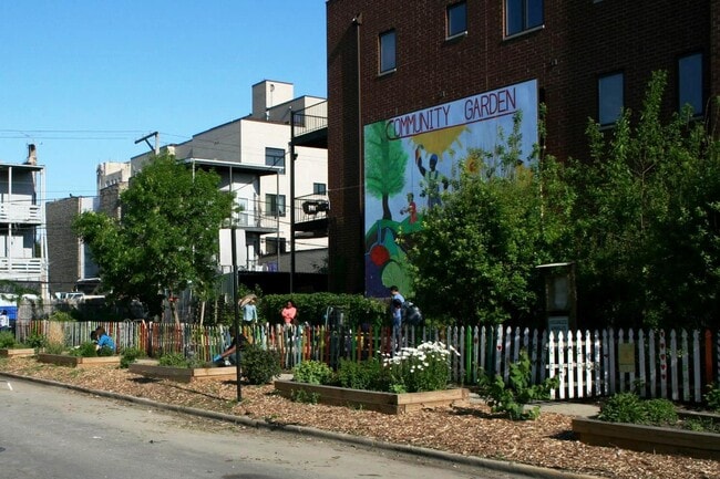 Building Photo - 1444 N Western Ave