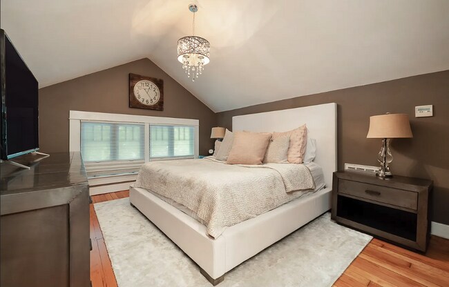 Building Photo - Beautiful Irvington Bungalow (3 Bed, 3 Bath)