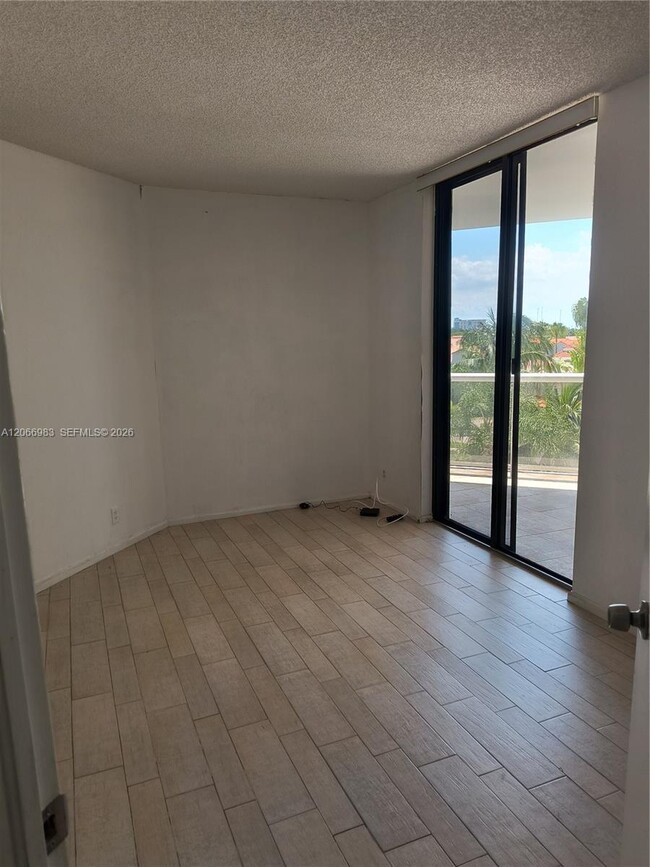 Building Photo - 3610 Yacht Club Dr