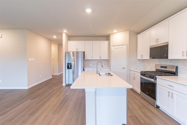 Building Photo - 2210 Gustavus Dr