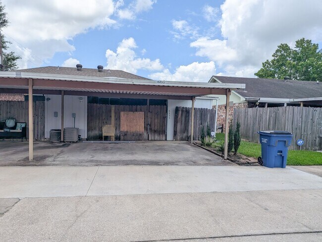Building Photo - 6255 Bedford Dr