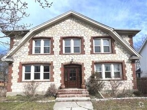 Building Photo - 18 Fleetwood Ave