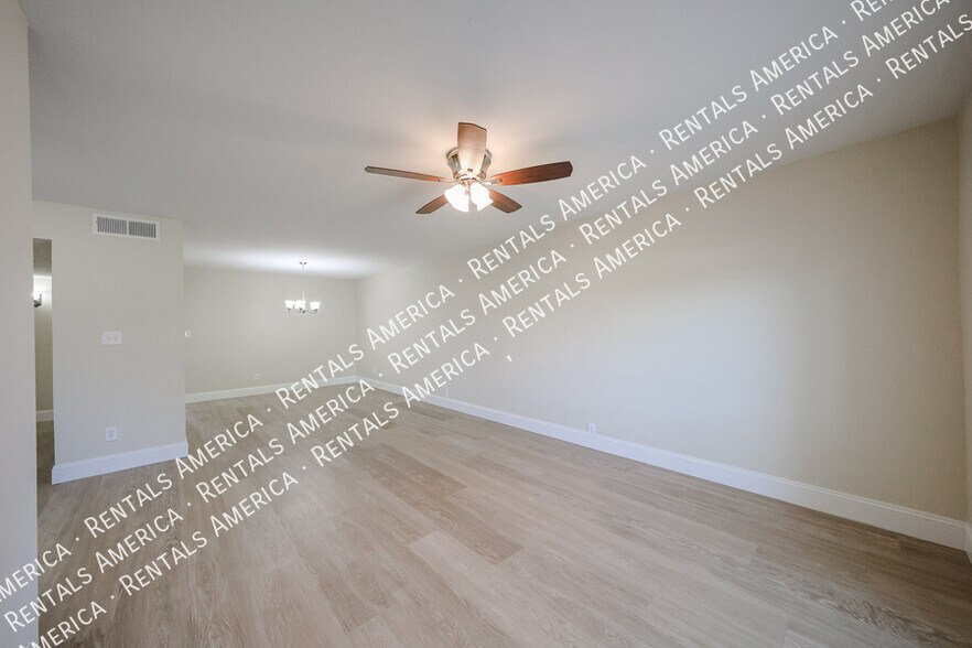 Building Photo - 11621 N 30th St