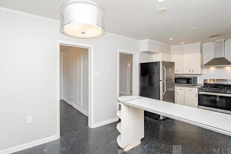 Building Photo - 1725 April St