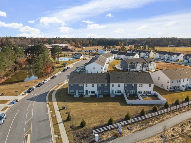 Building Photo - 153 Leo St