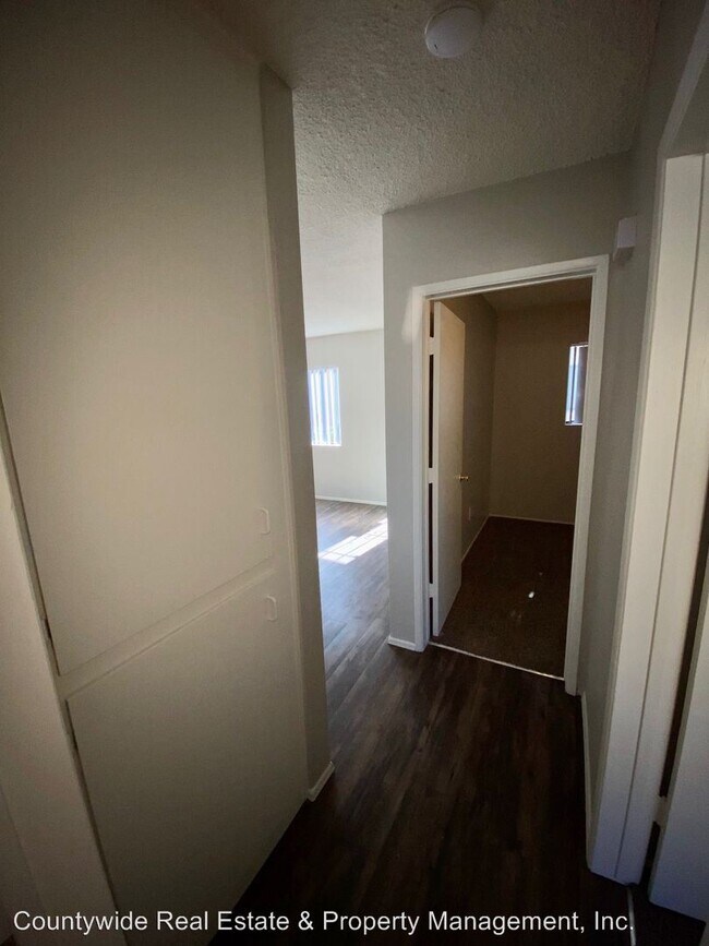 Building Photo - 1100-1154 N Mollison Ave