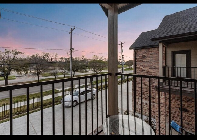 Building Photo - 4681 Bellfort Ave