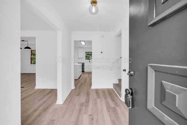 Building Photo - 2678 Rainbow Forest Dr
