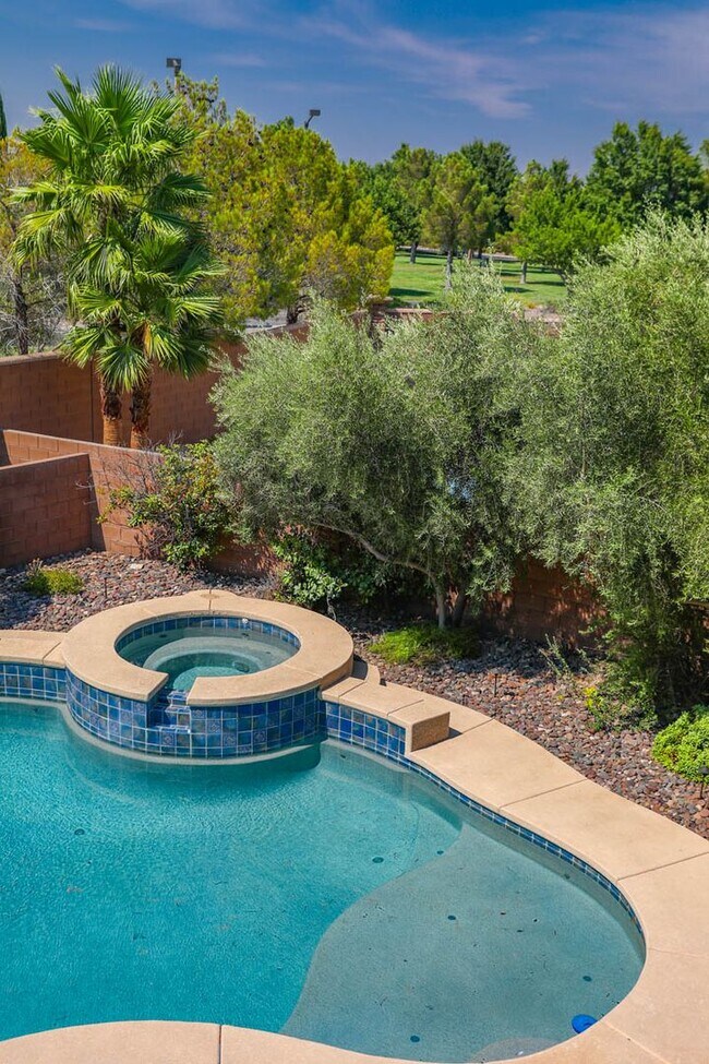Building Photo - Summerlin Vistas Pool Home w/ Bed and Bath...