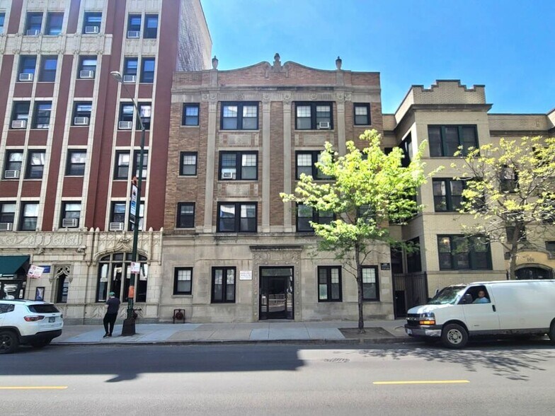 Primary Photo - 549 W Belmont Ave