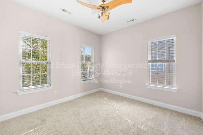 Building Photo - 10411 Alvarado Way