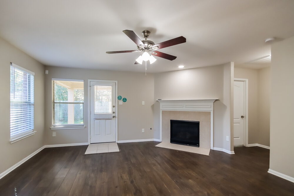 Building Photo - 2717 Sandberry Dr