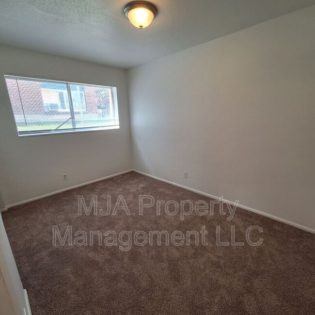 Building Photo - 4642 S Arlington Park Dr